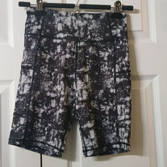 Apexup  black white yoga shorts with side pockets Sz XS NEW in BOX - Picture 1 of 5